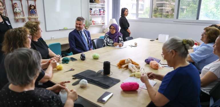 Buca Belediyesi’nin kurs merkezleri kadınlara meslek edindiriyor