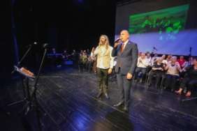 Başkan Işık, Kızılcıklar Oldu mu türküsünü seslendirdi (6)