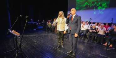 Başkan Işık, Kızılcıklar Oldu mu türküsünü seslendirdi (6)