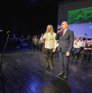 Başkan Işık, Kızılcıklar Oldu mu türküsünü seslendirdi (6)