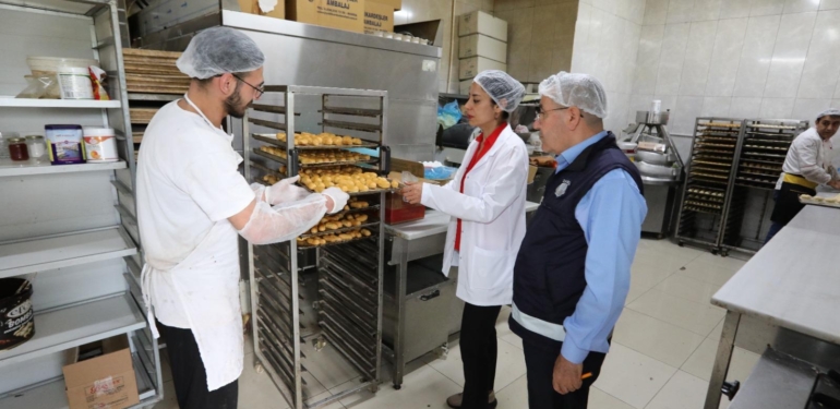 Bayraklı'da gıda satışı yapan işletmelere sıkı denetim (2)