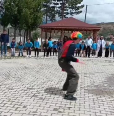 İlköğretim öğrencileri üniversite öğrencileriyle şenlendi