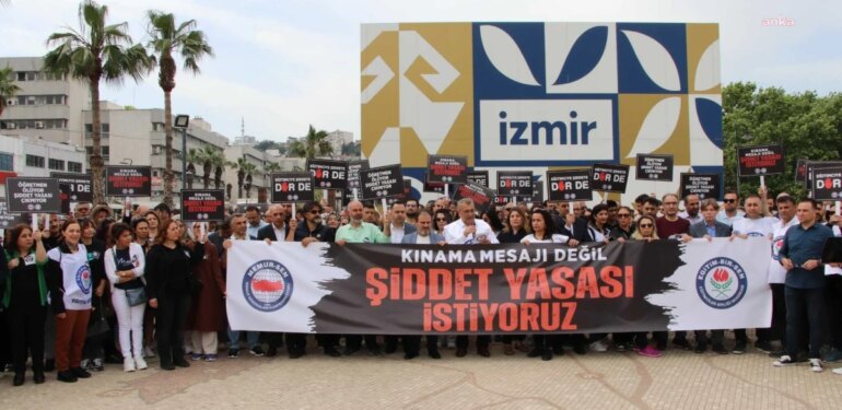 İzmir'de Eğitim Çalışanlarına Yönelik Şiddet Protesto Edildi