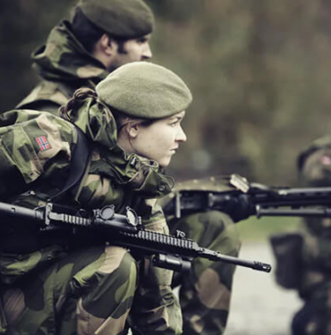 Norweç silahlı kuvvetleri kadınlardan oluşan özel kuvvetler eğitimlerini başlattı.