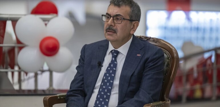 Öğretmene şiddete yasal düzenleme geldi mi? Bakan Tekin yeni düzenlemeyle ilgili açıklama yaptı mı?