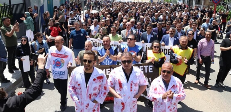 Öğretmenler, Türkiye genelinde iş bıraktı! Katledilen okul müdürü 81 ilde anıldı