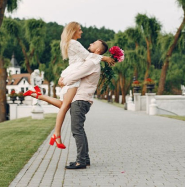 Sadece 5 dakikada buğulu göz makyajı nasıl yapılır?