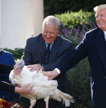 Trump başkanlığının son günlerini halkla birlikte geçiriyor