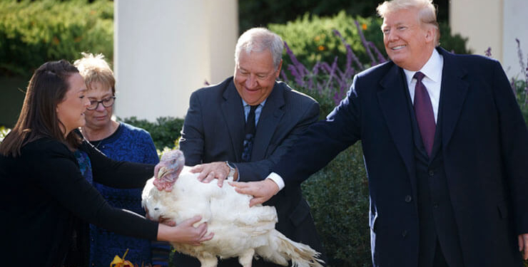 Trump başkanlığının son günlerini halkla birlikte geçiriyor