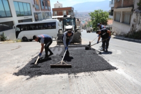 Bayraklı'da yollar yenileniyor (5)