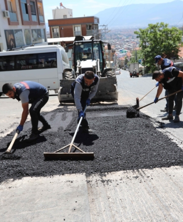 Bayraklı'da yollar yenileniyor (5)