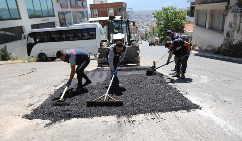 Bayraklı'da yollar yenileniyor (5)