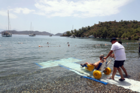 Engelsiz Plajlarda Deniz Keyfi (1)