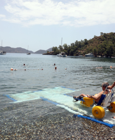 Engelsiz Plajlarda Deniz Keyfi (1)