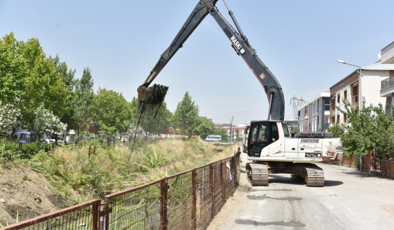 MASKİ’den 17 Kilometrelik Sulama Kanalı Temizliği (1)