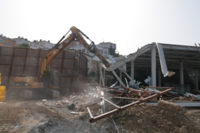 16985-uskudarimizda-16-kacak-yapinin-yikimi-tamamla-20240705174639-uskudar-fotogaleri_800x600