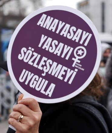 Anayasayi-yasayi-sozlesmeyi-uygula-1280x853-1-660x440