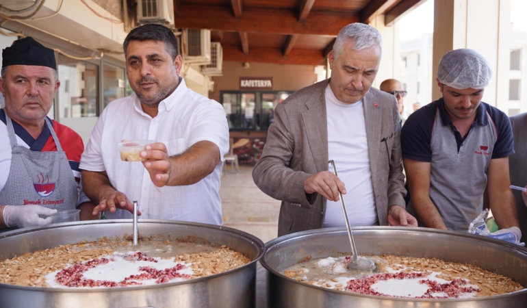Başkan ve İlçe Başkanı Aşure 2