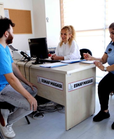 Bayraklı Belediyesinde esnaf masası kuruldu (4)