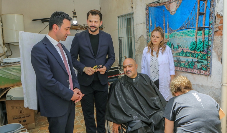 Bayraklı’da evde bakım hizmetleri yüzleri güldürüyor (1)