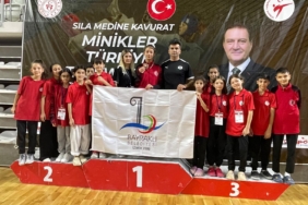 Bayraklı'lı sporcular Sivas'tan başarıyla döndü (3)