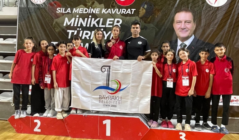 Bayraklı'lı sporcular Sivas'tan başarıyla döndü (3)