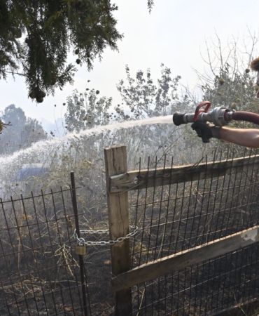 Büyükşehir İtfaiyesi Vatandaşı Alevlerin İçinden Kurtardı (13)
