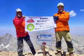 Cilo Reşko Dağı zirve tırmanışı başarı ile tamamlandı (1)