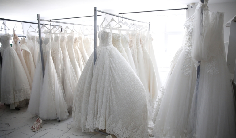 Konak Belediyesi’nden genç çiftlere ücretsiz gelinlik desteği (3)