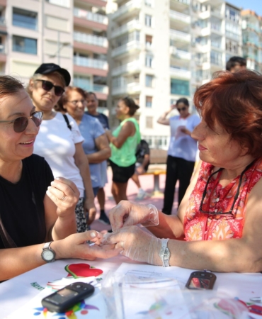 Konak’ın parklarında sağlık var, Önce spor sonra tarama (5)