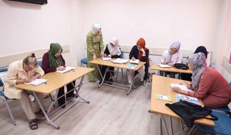 Konak’ta okuma yazma sevgisinin yaşı yok (4)