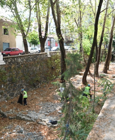 Tarihi dokuların güzergahında el işçiliğiyle temizlik yapıldı (8)