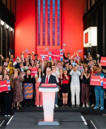 ingiltere-de-secimi-isci-partisi-kazandi-14-yillik-muhafazakar-parti-iktidari-sona-erdi