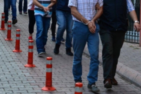 izmir-de-otomobilde-el-yapimi-patlayici-ele-gecirildi-6-kisi-tutuklandi