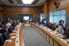 katliamin-onunu-acan-sokak-hayvanlari-teklifi-3-madde-kabul-edildi-gorusmeler-ertelendi