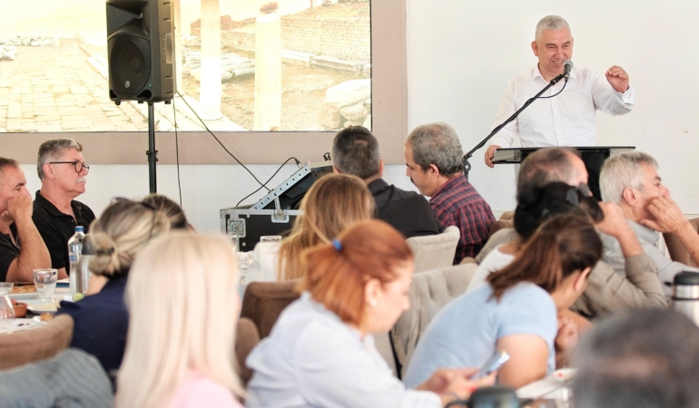 BAŞKAN MERKEZ MAHALLE MUHTARLARI TOPLANTI 2