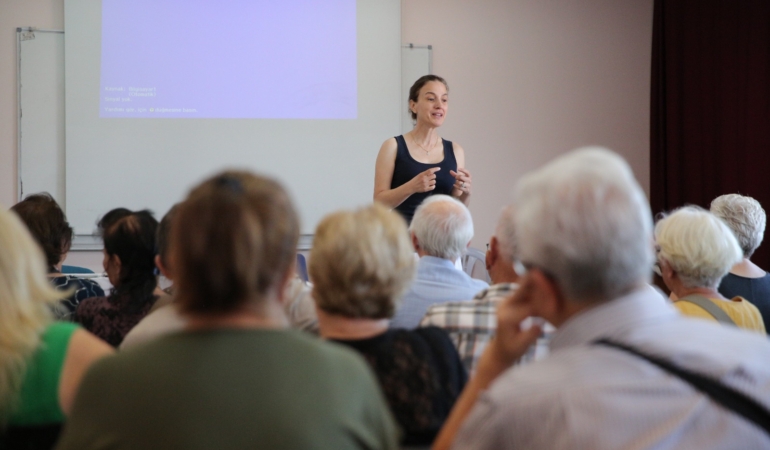 Konak’ta sağlıklı hizmet yayılıyor ‘İleri Yaş’ kursiyerlerine ücretsiz tarama (2)