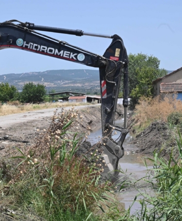 Yeşilköy Mahallesi Talep Etti, Dere Temizliği 5 Gün İçi (1)