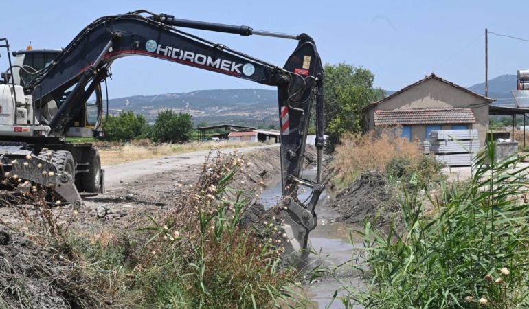 Yeşilköy Mahallesi Talep Etti, Dere Temizliği 5 Gün İçi (1)