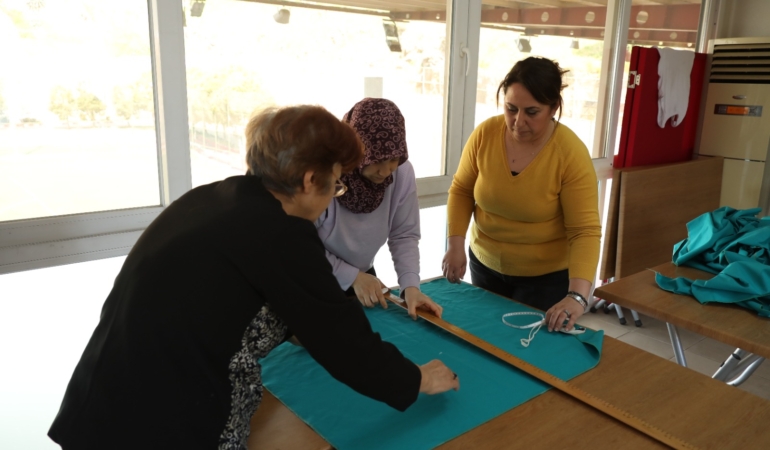 Bayraklı'da 27 branşta meslek edindirme kursu (1)