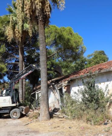 Buca Belediyesi metruk bina yıkımı 03