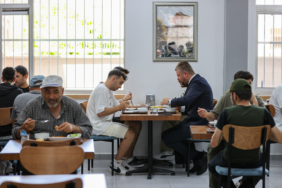 Buca’da “Askıda Yemek” uygulaması başladı (4)
