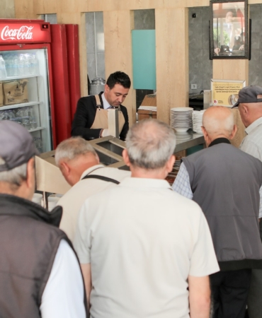 Bayraklı Belediyesi kent lokantalarında Askıda Yemek uygulaması (2)
