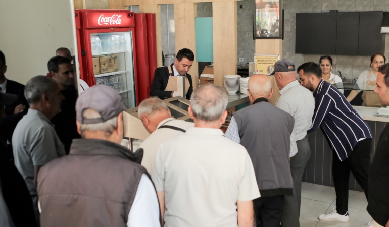 Bayraklı Belediyesi kent lokantalarında Askıda Yemek uygulaması (2)