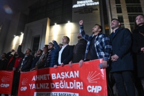 Esenyurt-Belediye-Baskani-Ahmet-Ozer-Icin-Caglayan-Adliyesinde-Eylem-Duzenlendi-1100x650