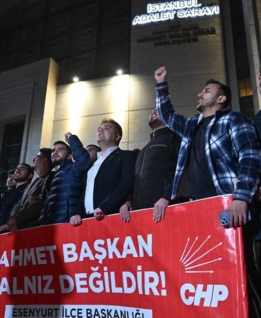 Esenyurt-Belediye-Baskani-Ahmet-Ozer-Icin-Caglayan-Adliyesinde-Eylem-Duzenlendi-1100x650