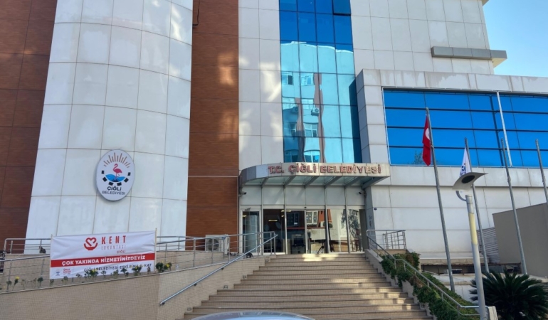 PKK'LI KADIN TERÖRİSTİN AĞABEYİ ÇİĞLİ BELEDİYESİNDE GÜVENLİK AMİRLİĞİ YAPMIŞ