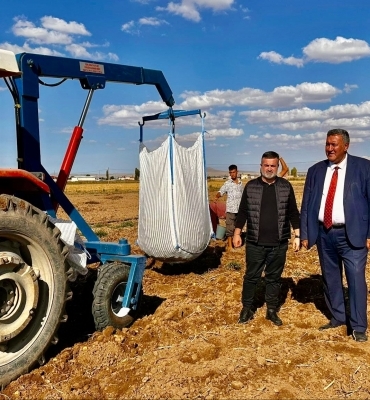 chpli_vekil_omer_fethi_gurer_patates_tarlasindan_iktidara_cagri_yapti_kamu_alima_girmelidir_h153009_e0a47