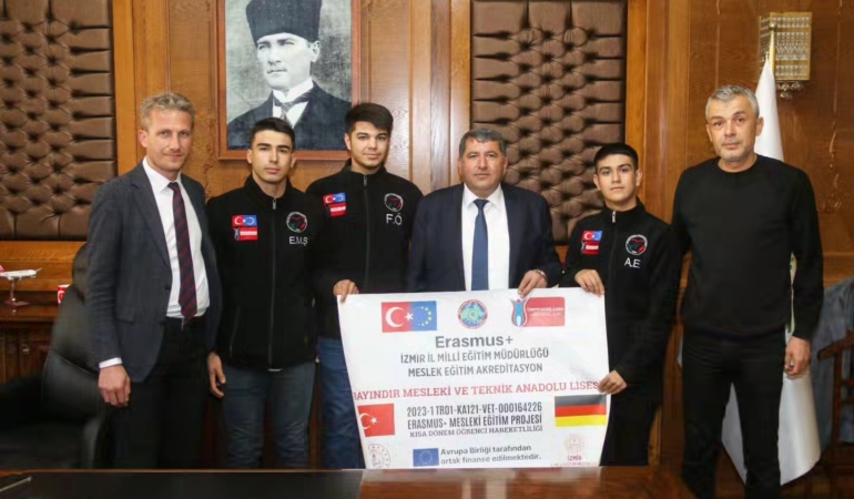 Bayındırlı Öğrenciler Belediye Başkanı Davut Sakarsu’yu Ziyaret Etti