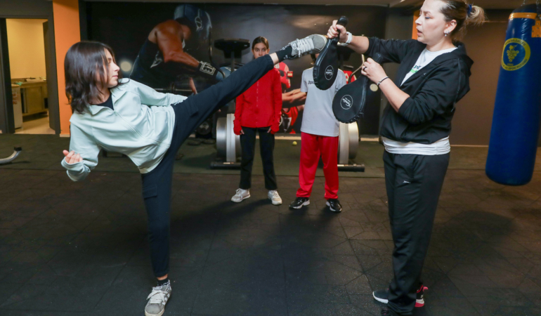 Buca Belediyesi'nden kadınlara savunma dersleri 05